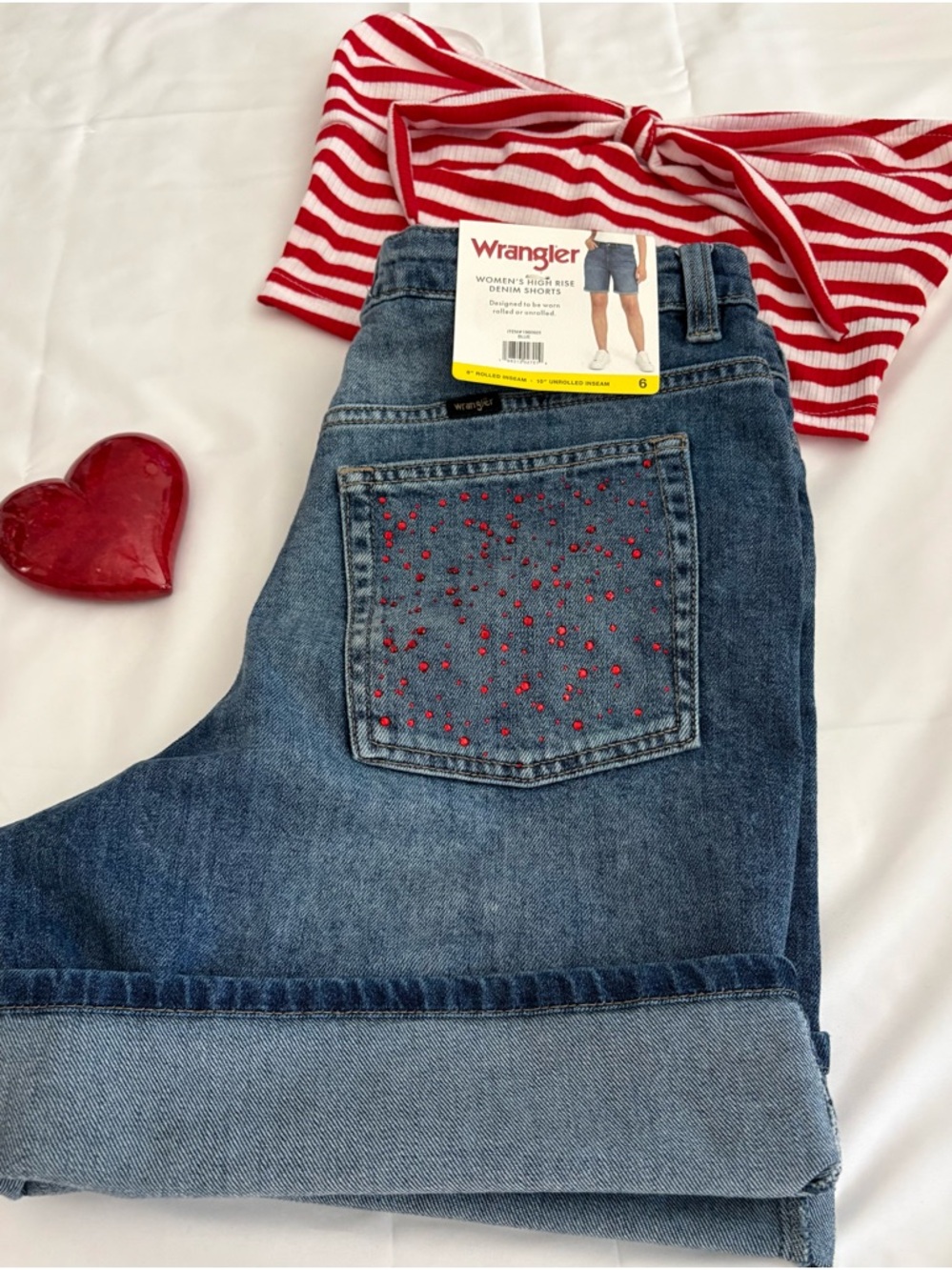 Wrangler HR Women’s Denim Size 6 Rhinestone pockets rolled cuff Shorts NWT